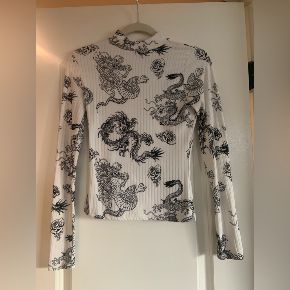 Rue 21 Dragon Print Black & White Long Sleeve